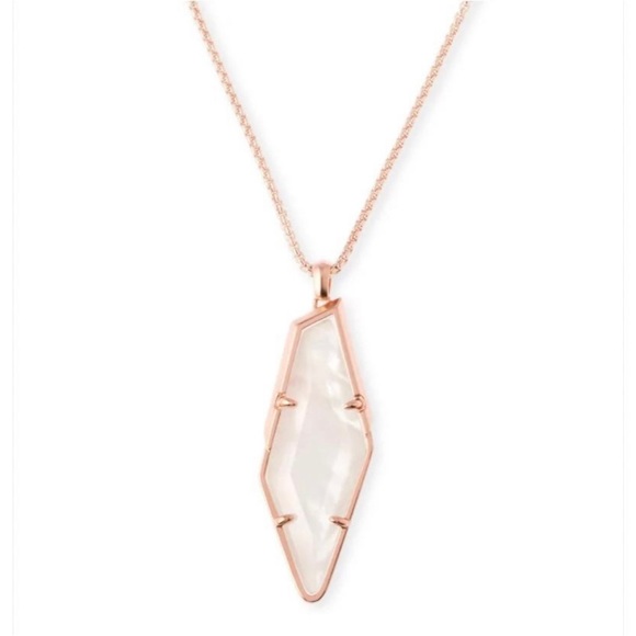 Kendra Scott Jewelry - Like new! Kendra Scott Beatrice Pendant Necklace